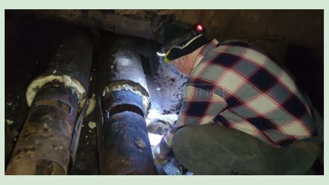 Бригады «Теплосетей» устраняют дефекты и перекладывают трубы Бригады «Теплосетей» устраняют дефекты и перекладывают трубы