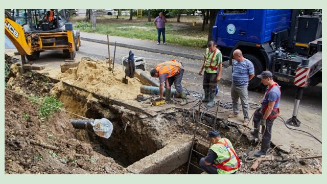 В Харькове продолжают менять сети водоснабжения