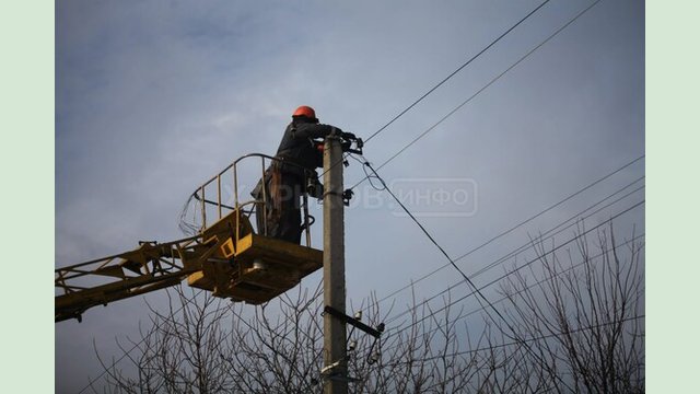 Через ворожі обстріли на Харківщині без електроенергії залишаються понад 16 тисяч споживачів