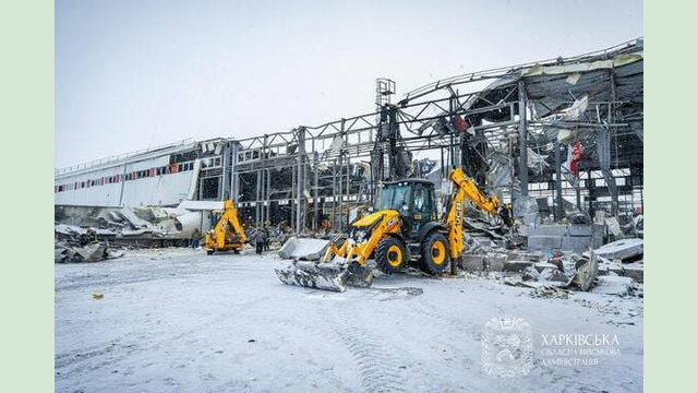 «Цілий день у посиленому режимі ліквідовуємо наслідки ворожого удару по поштовому терміналу поблизу Харкова», – Олег Синєгубов