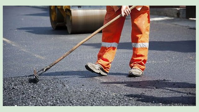 На улице Достоевского укладывают новый асфальт На улице Достоевского укладывают новый асфальт