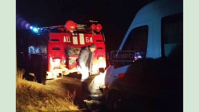 Дергачевский район: спасатели помогли вытягивать автомобиль скорой из грязи