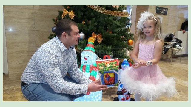 Дети коммунальщиков получили сладкие подарки Дети коммунальщиков получили сладкие подарки