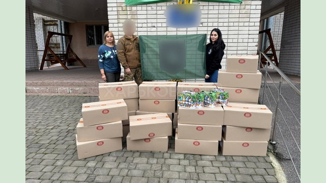 Дітям захисників на Харківщині передали солодкі подарунки