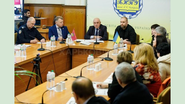 "Для нас дуже важливо зберегти традиційно високий рівень освіти на Харківщині" - Олег Синєгубов "Для нас дуже важливо зберегти традиційно високий рівень освіти на Харківщині" - Олег Синєгубов