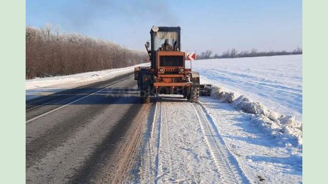 Для обеспечения проезда на дорогах в течение суток был привлечен 231 работник и 155 единиц спецтехники Для обеспечения проезда на дорогах в течение суток был привлечен 231 работник и 155 единиц спецтехники