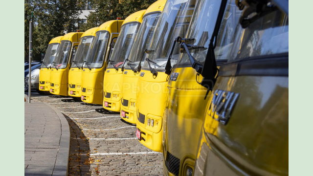 Для п'яти освітніх закладів Харківщини передали ще дев'ять інклюзивних шкільних автобусів Для п'яти освітніх закладів Харківщини передали ще дев'ять інклюзивних шкільних автобусів