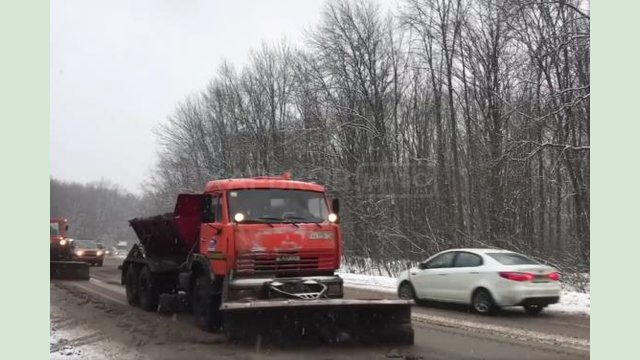 Дороги области убирают от снега 198 единиц техники