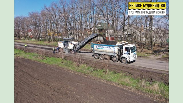 Дорожники начали ремонтные работы на пути к поселку Элитное