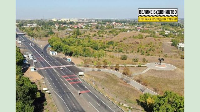 Дорожники обновляют горизонтальную разметку и пешеходные переходы Дорожники обновляют горизонтальную разметку и пешеходные переходы