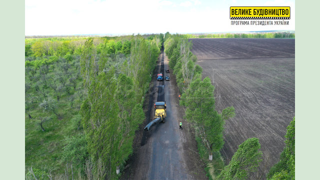 Дорожники ремонтируют подъезд в Сковородиновку