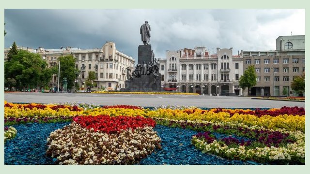 В Харькове высадили более тысячи деревьев и миллион цветов В Харькове высадили более тысячи деревьев и миллион цветов