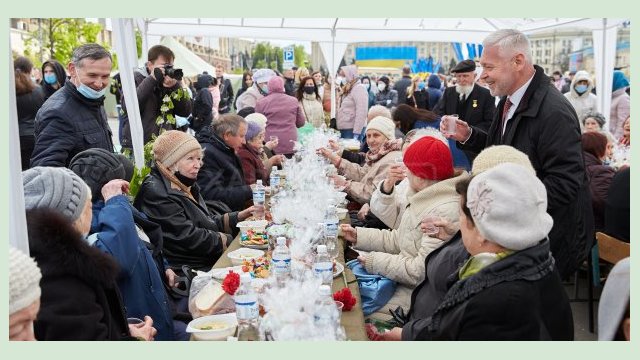 Фронтовые песни и «полевая каша» - ветераны празднуют День победы 