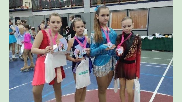 Харьковчанки триумфально выступили на всеукраинских соревнованиях по фигурному катанию на роликах Харьковчанки триумфально выступили на всеукраинских соревнованиях по фигурному катанию на роликах