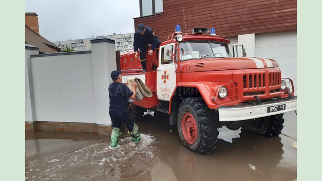 Харьковская область: в результате непогоды спасатели оказывали помощь населению