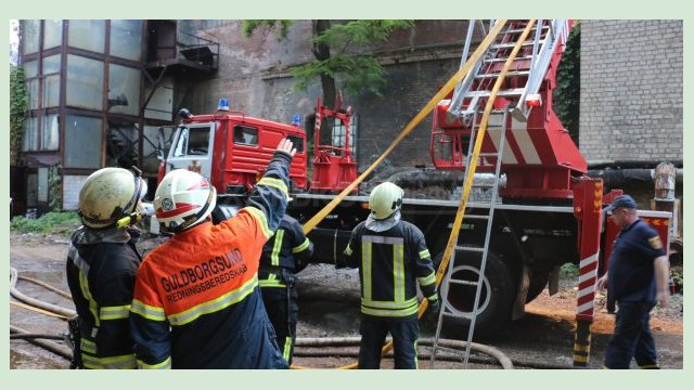 Харьковские спасатели потушили 20 пожаров, вызванных обстрелами