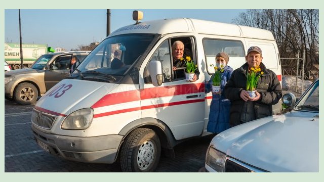 Харьковским врачам передали цветы Харьковским врачам передали цветы