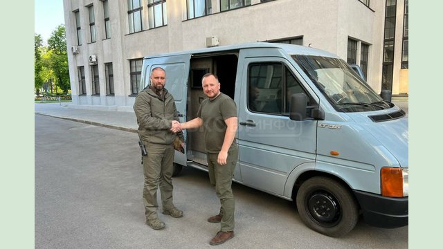 Харьковской ОВА передали бронированный автомобиль Харьковской ОВА передали бронированный автомобиль