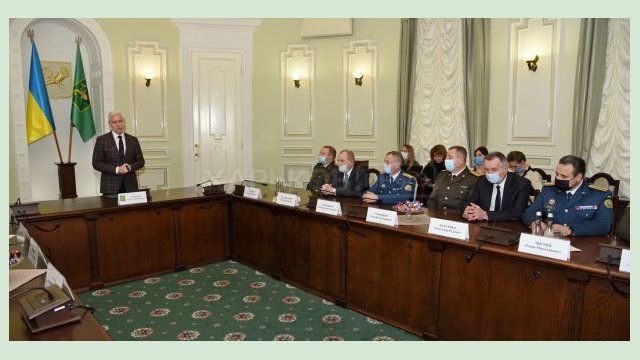 Игорь Терехов наградил военнослужащих Игорь Терехов наградил военнослужащих