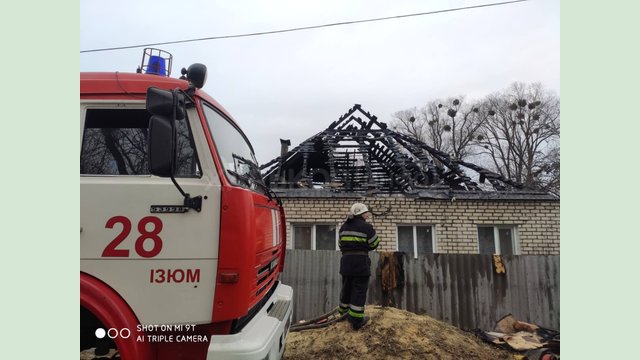 Изюмский район: во время ликвидации пожара пожарными было спасено 2-е детей Изюмский район: во время ликвидации пожара пожарными было спасено 2-е детей