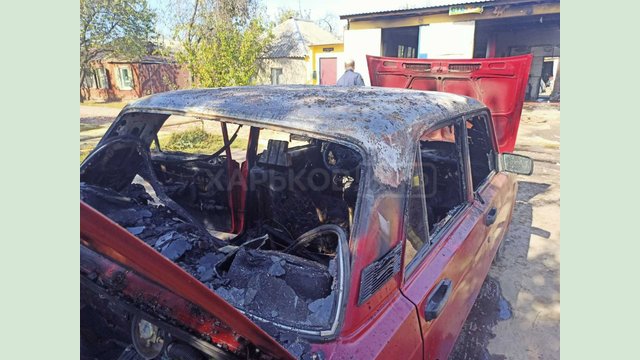 Киевский район: спасатели ликвидировали пожар в машине, стоявшей в гараже Киевский район: спасатели ликвидировали пожар в машине, стоявшей в гараже