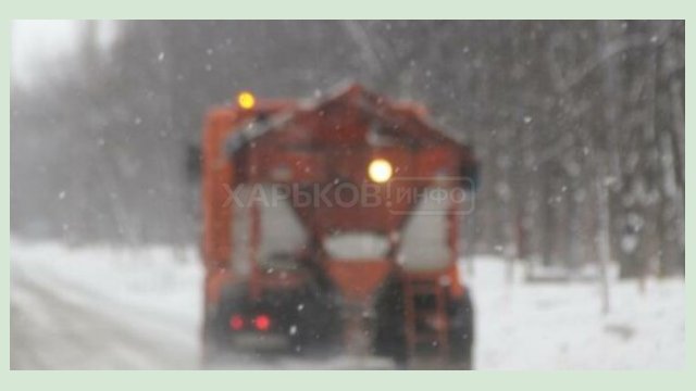 Коммунальные службы борются с гололедом круглосуточно 