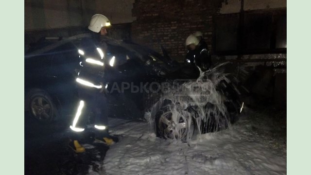 Купянский район: ликвидирован пожар в автомобиле