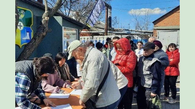 Мешканці Дергачівської громади на Харківщині отримали 20 тисяч продуктових наборів від міжнародних партнерів Мешканці Дергачівської громади на Харківщині отримали 20 тисяч продуктових наборів від міжнародних партнерів