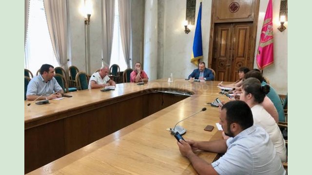 Михаил Черняк провел совещание с представителями бизнеса по преодолению коронакризиса Михаил Черняк провел совещание с представителями бизнеса по преодолению коронакризиса