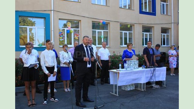Михаил Харнам поздравил с Днем знаний учеников Пархомовского лицея Михаил Харнам поздравил с Днем знаний учеников Пархомовского лицея