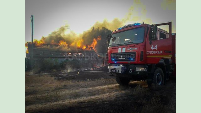 Московский район: пожарные эвакуировали 3 жителей жилой девятиэтажки из-за пожара