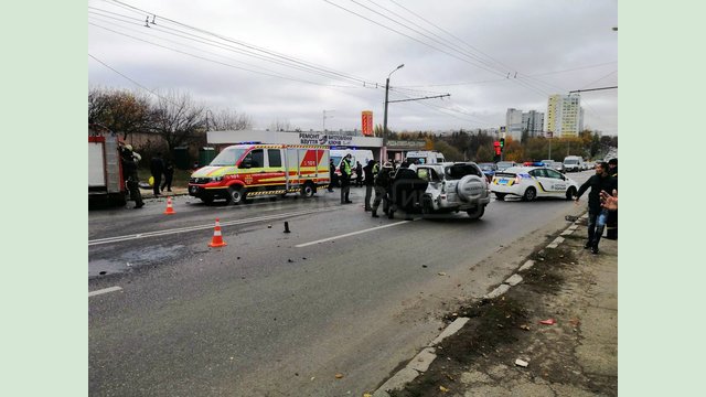 Московский район: спасатели деблокировали из покореженного в ДТП автомобиля водителя Московский район: спасатели деблокировали из покореженного в ДТП автомобиля водителя