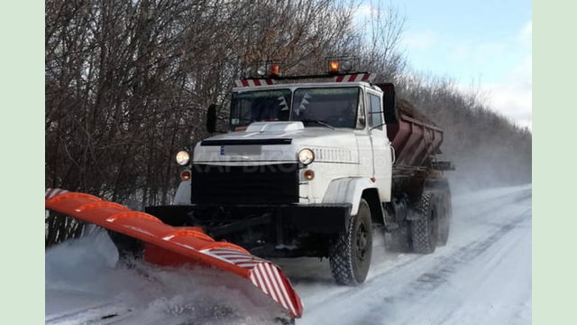 На державних і місцевих дорогах Харківщини працює 85 одиниць техніки