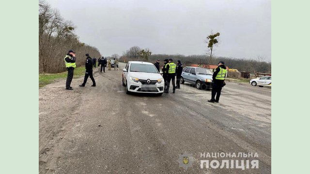 На Харьковщине работники полиции и СБУ задержали автобусы с подозрительными лицами