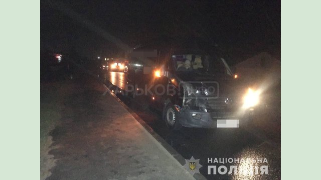 На Харьковщине водитель маршрутного автобуса насмерть сбил молодую женщину