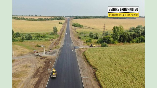 На окружной уложили 44,4 км финишного слоя покрытия На окружной уложили 44,4 км финишного слоя покрытия