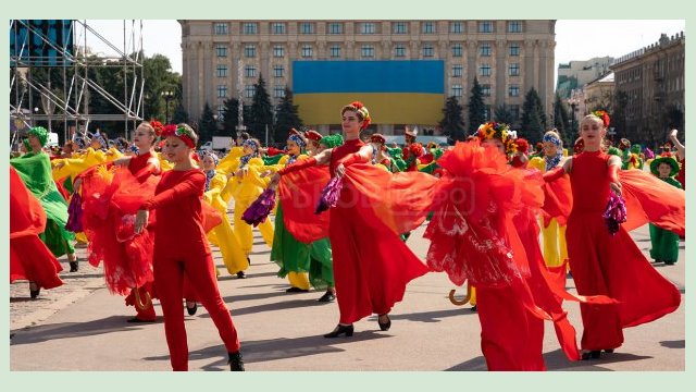 На площади Свободы прошло театрализованное предстсвление по случаю Дня Независимости