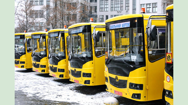 На потреби громад Харківщини передали 11 шкільних автобусів На потреби громад Харківщини передали 11 шкільних автобусів