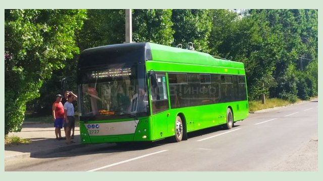 На Роганский жилмассив начали ходить троллейбусы с автономным ходом