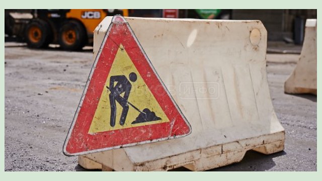 На улице Дудинской запрещается движение транспорта На улице Дудинской запрещается движение транспорта