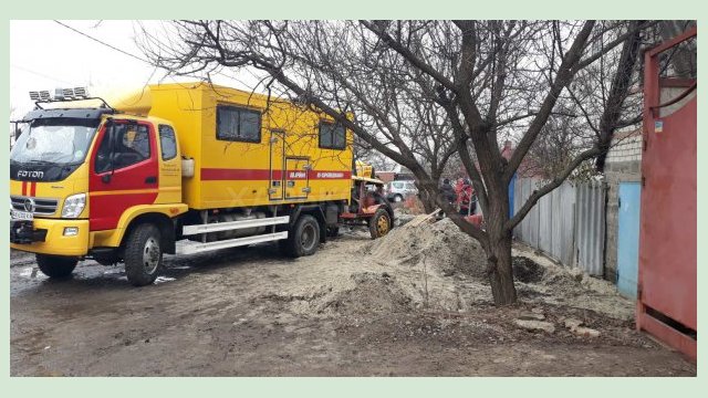 На улице Проспектной устраняют аварию на водопроводе