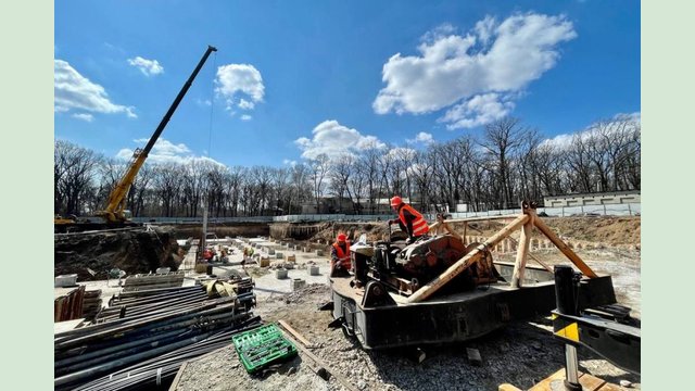 Начался монтаж колонн нового корпуса онкологического центра