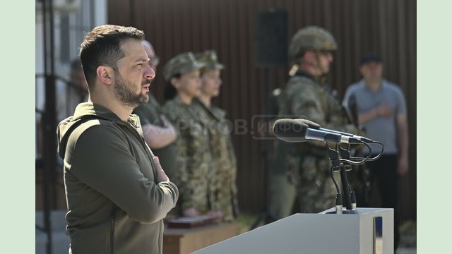 Надійний зв’язок з’єднує українців, дає нашим воїнам і Україні змогу бути ефективними в обороні – Президент Надійний зв’язок з’єднує українців, дає нашим воїнам і Україні змогу бути ефективними в обороні – Президент