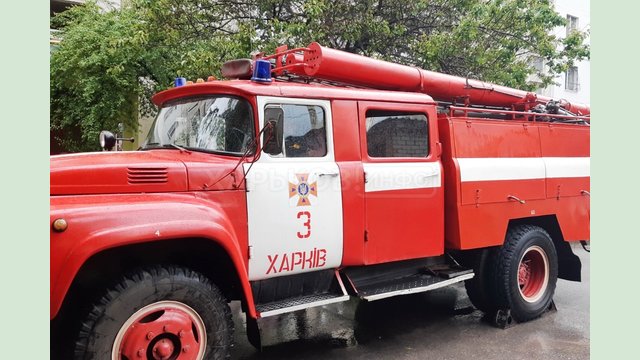 Новобаварский район: пожарные спасли мужчину во время тушения пожара Новобаварский район: пожарные спасли мужчину во время тушения пожара