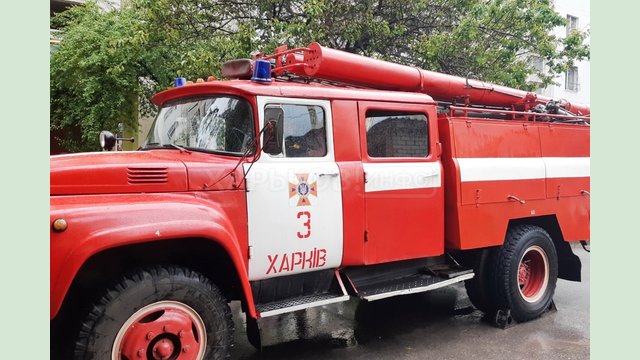 Новобаварский район: пожарные спасли мужчину во время тушения пожара