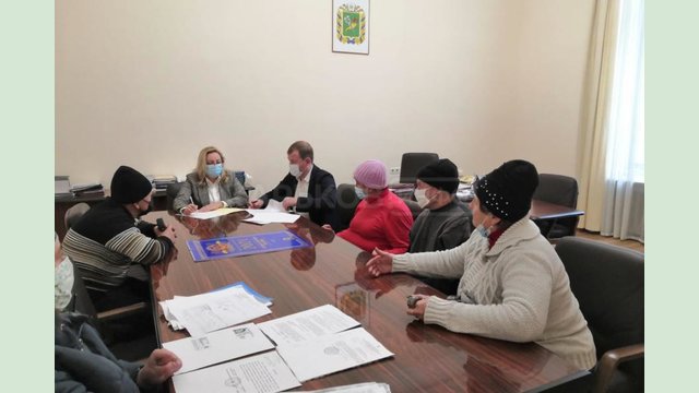 Обладминистрация держит на контроле вопросы выплат денежной помощи пострадавшим от пожара в Двуречанском районе Обладминистрация держит на контроле вопросы выплат денежной помощи пострадавшим от пожара в Двуречанском районе