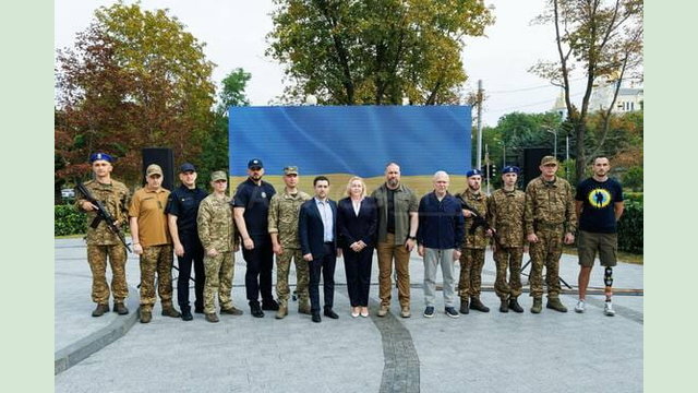 Олег Синєгубов долучився до урочистостей з нагоди Дня Державного Прапора України Олег Синєгубов долучився до урочистостей з нагоди Дня Державного Прапора України