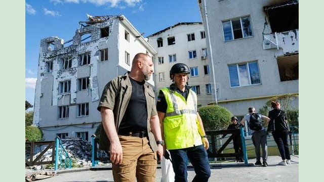 Олег Синєгубов привітав начальника ГУ ДСНС у Харківській області з присвоєнням високого звання Олег Синєгубов привітав начальника ГУ ДСНС у Харківській області з присвоєнням високого звання