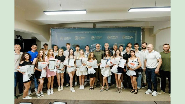 Олег Синєгубов привітав переможців і призерів чемпіонату світу з акробатичного рок-н-ролу, а також їхніх тренерів Олег Синєгубов привітав переможців і призерів чемпіонату світу з акробатичного рок-н-ролу, а також їхніх тренерів