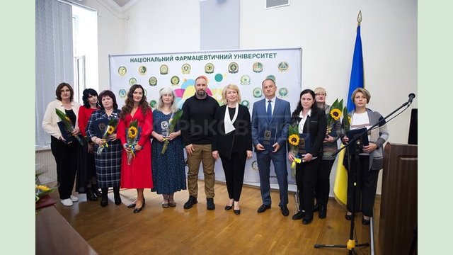 Олег Синєгубов привітав працівників Національної Фармацевтичної академії з професійним святом Олег Синєгубов привітав працівників Національної Фармацевтичної академії з професійним святом